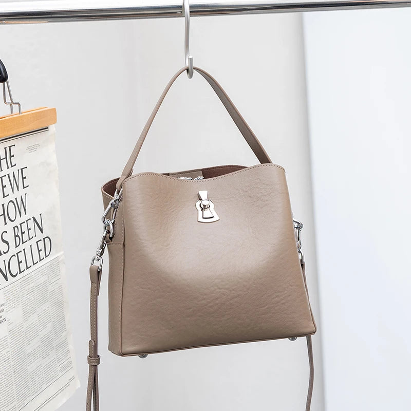2026 Hot Sale Women Retro Lock Crossbody Shoulder Bag Genuine Leather Fashion luxury designer Bucket Bag for Daily Work