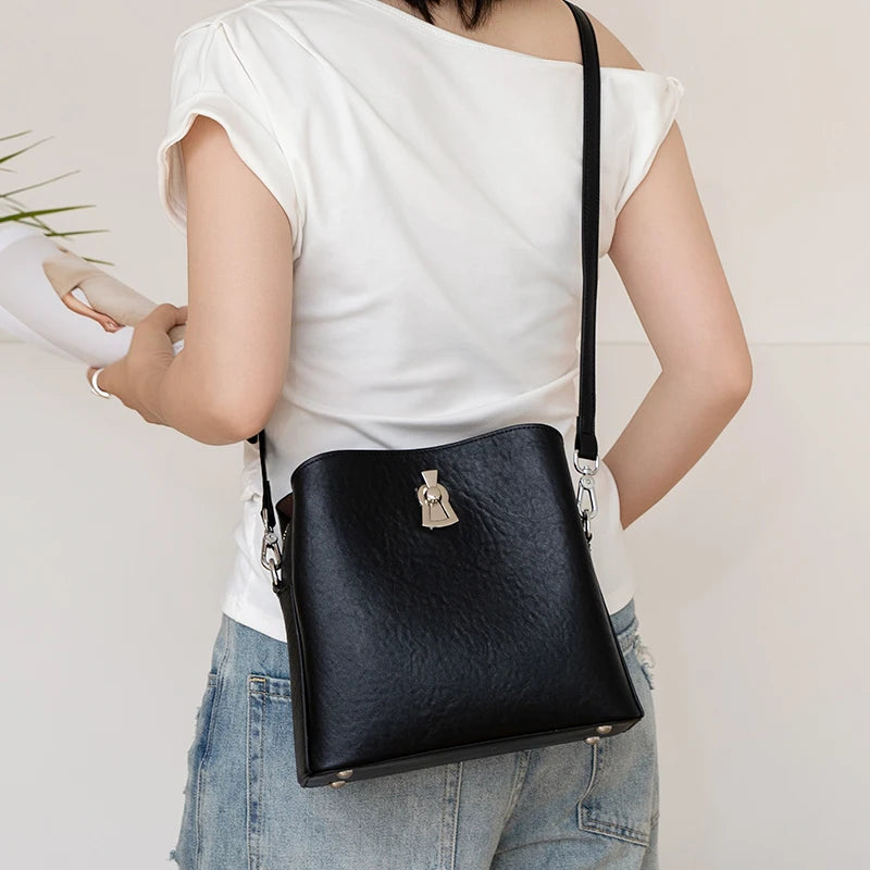 2026 Hot Sale Women Retro Lock Crossbody Shoulder Bag Genuine Leather Fashion luxury designer Bucket Bag for Daily Work