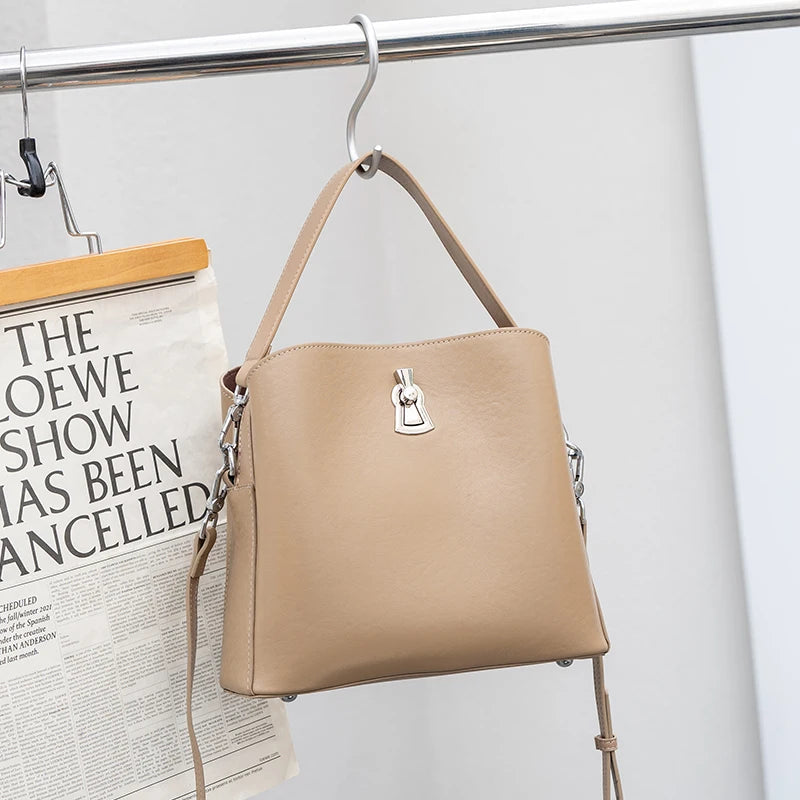 2026 Hot Sale Women Retro Lock Crossbody Shoulder Bag Genuine Leather Fashion luxury designer Bucket Bag for Daily Work